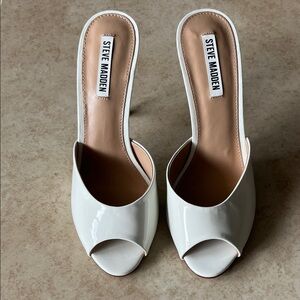 Size 8.5 Steve Madden Cream Peep-Toe Mules